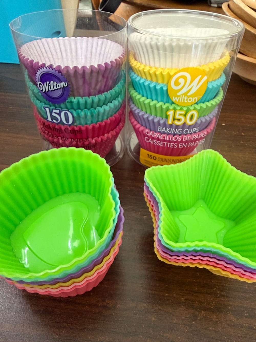 Wilton Baking Lot: 275 Paper Liners & 12 Reusable Silicone Molds